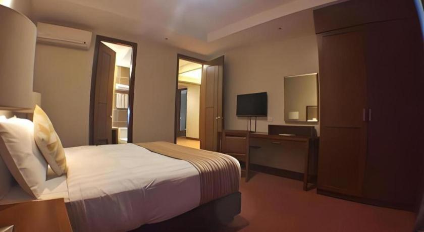 Mansion Garden Hotel Olongapo Exterior photo