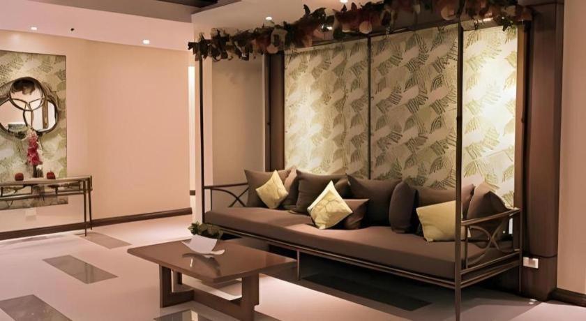 Mansion Garden Hotel Olongapo Exterior photo