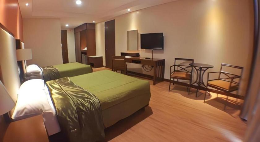Mansion Garden Hotel Olongapo Exterior photo