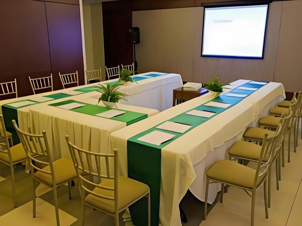 Mansion Garden Hotel Olongapo Exterior photo